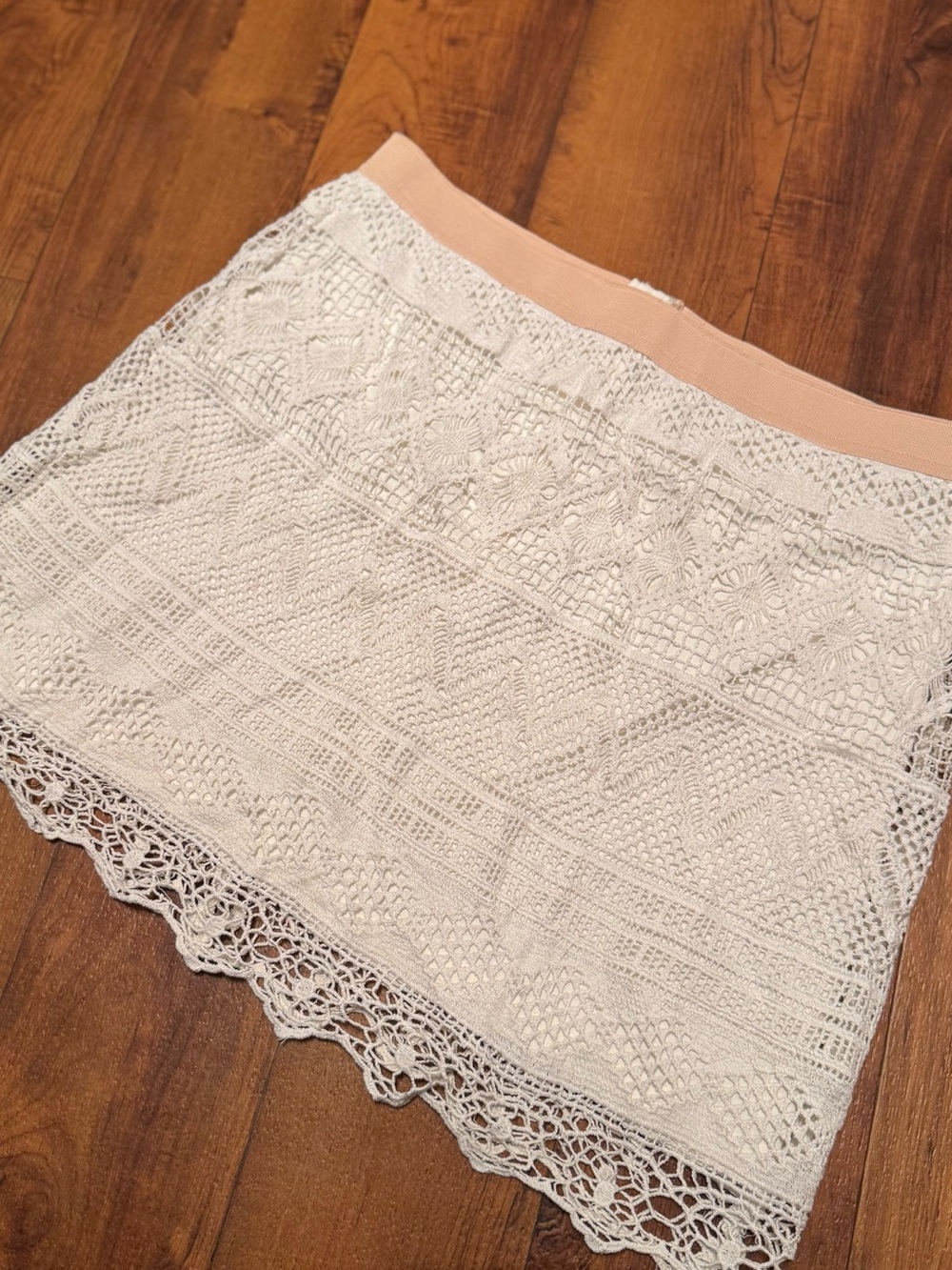 Women’s American Eagle Outfitters Cream Crochet Mini Skirt size 8